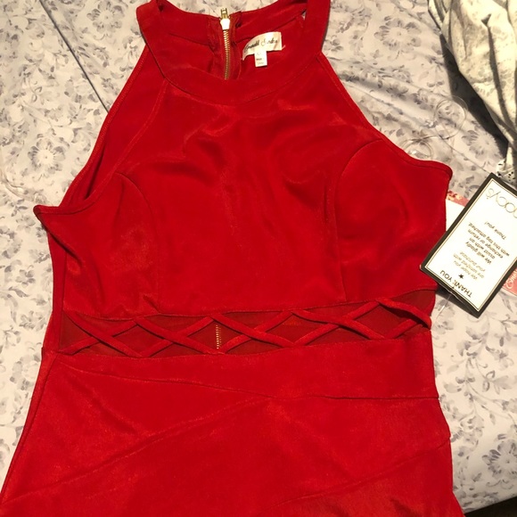 Red dress - Picture 2 of 3